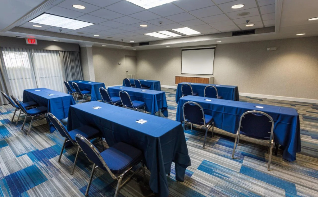 Holiday Inn Express & Suites Wilmington-University Center by IHG