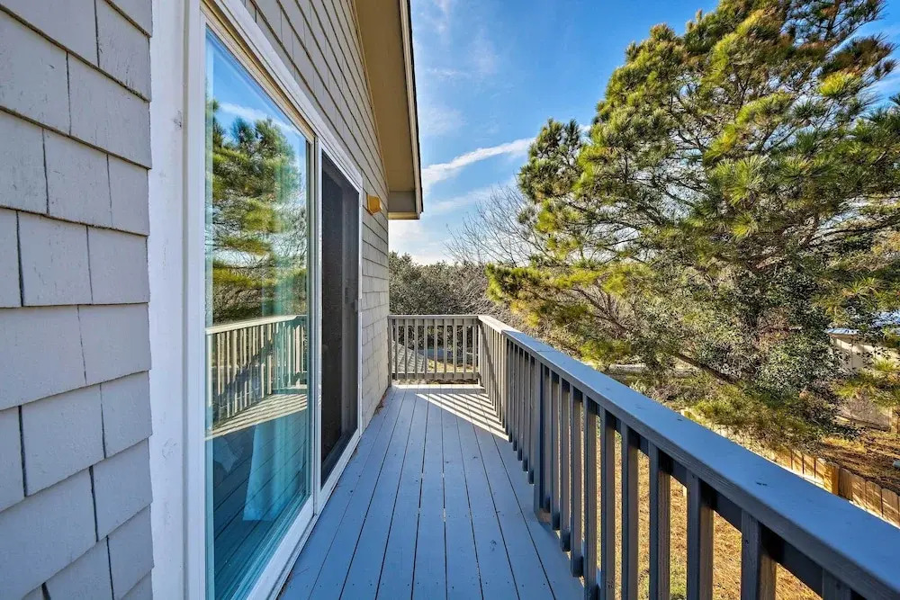 Bright Southern Shores Family Home < 1 Mi to Beach