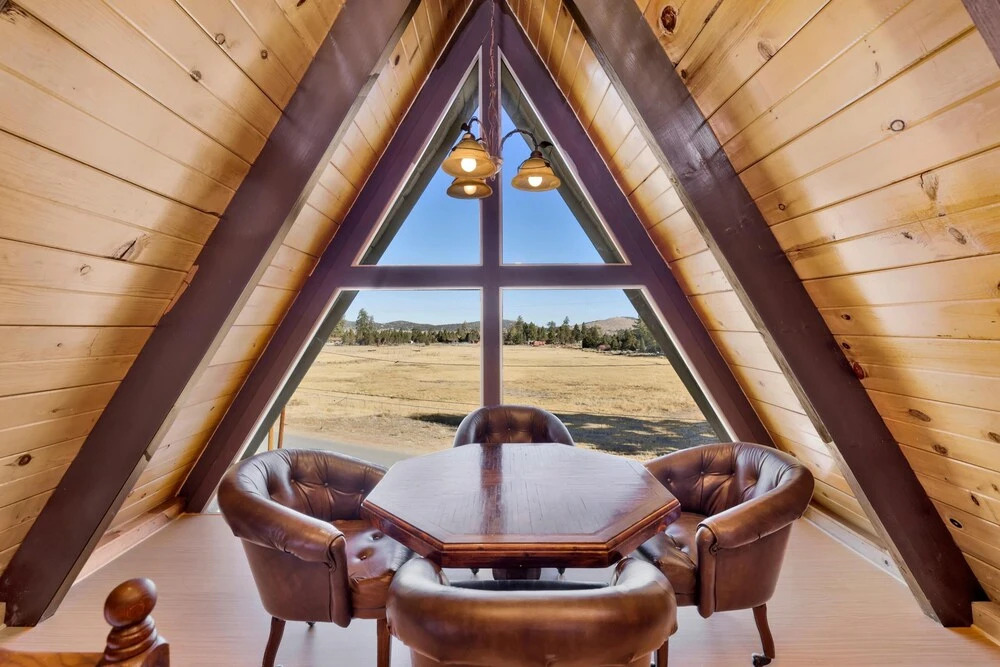 1632 - Meadow View Chalet by RedAwning