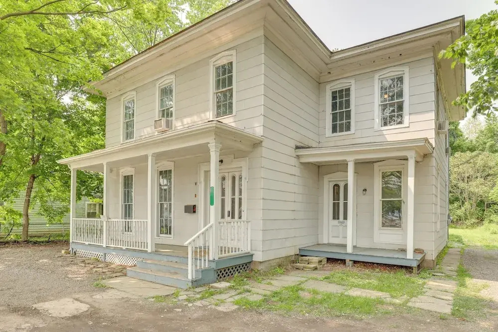 8 Mi to Keuka Lake: Bath Apt w/ Remote-work Perks!