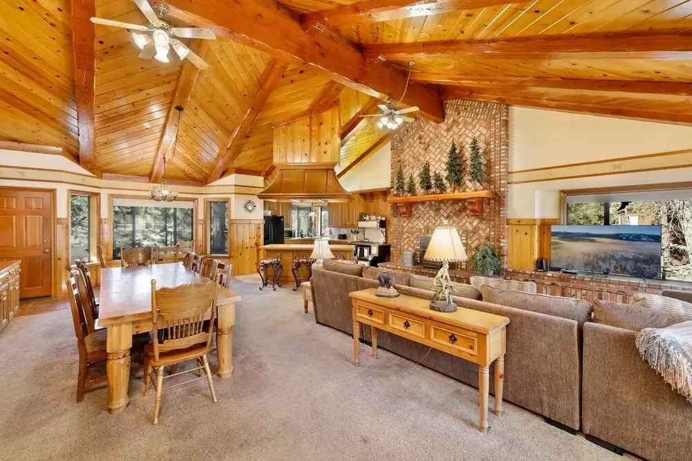 2030-bearfoot Lodge 5 Bedroom Home by RedAwning