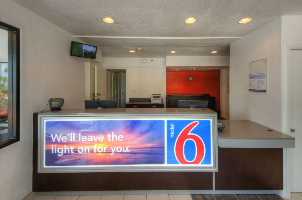 Motel 6-Bradenton, FL
