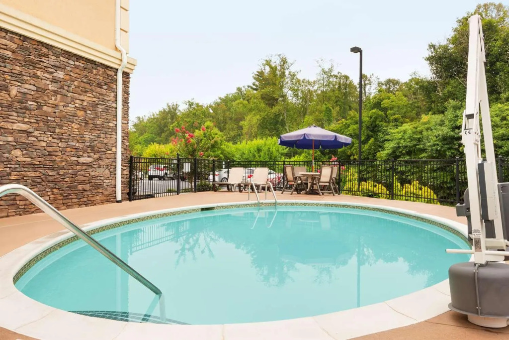 Country Inn & Suites by Radisson, Asheville West near Biltmore