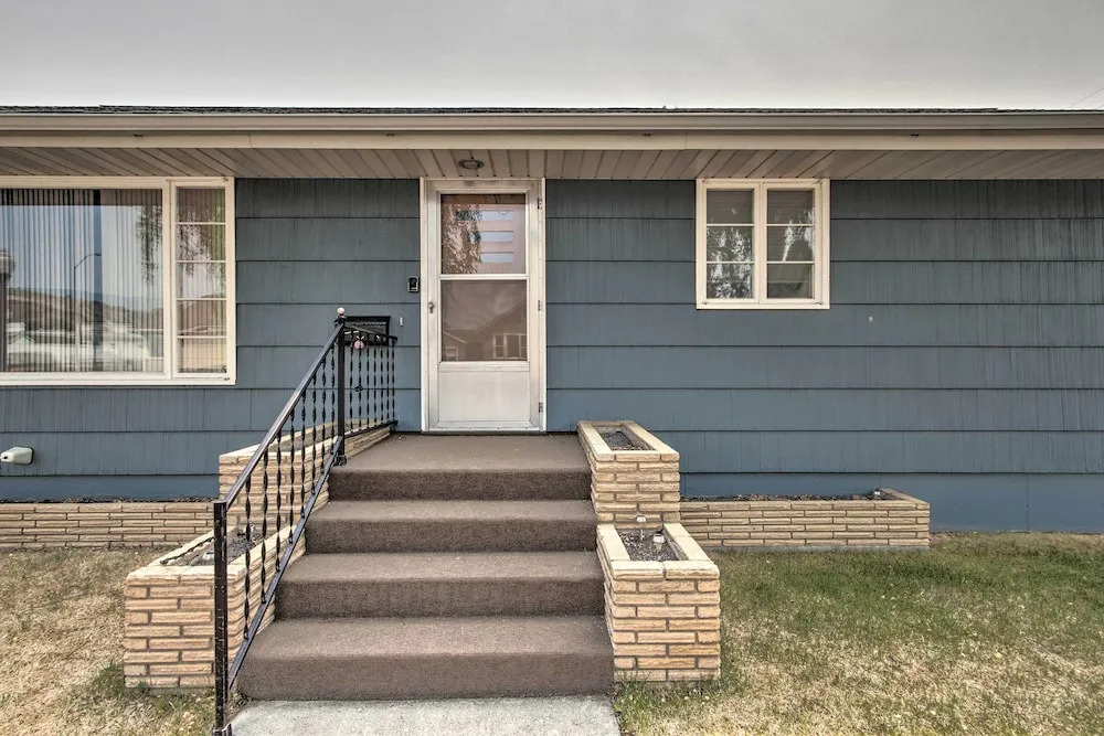 Nostalgic & Retro Anaconda Home, Walk to Town