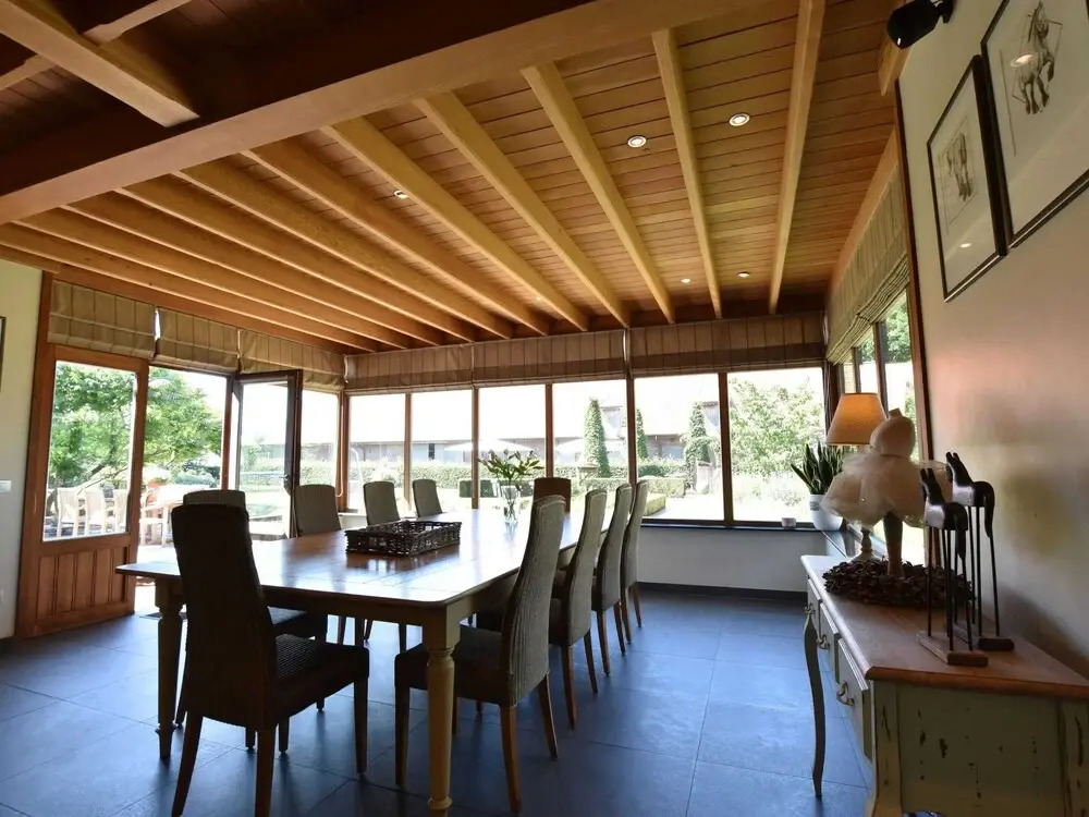 Tasteful Mansion in Lichtervelde with Hot Tub