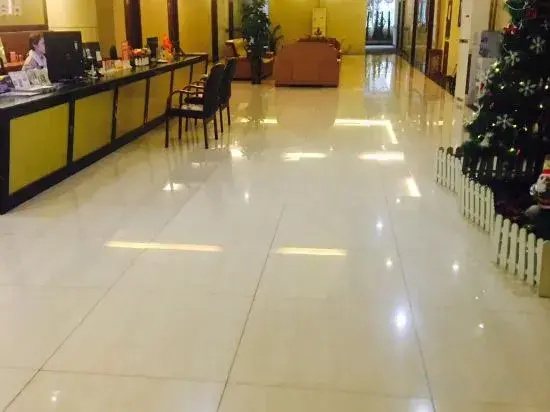 Guangzhou Jiayue Business Hotel (Huadu People's Hospital Huacheng Road Subway Station)