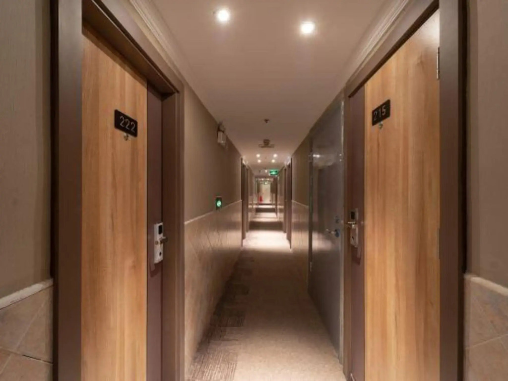 Pebble Motel (Shanghai   Jinqiao Metro YanggaoRoad)
