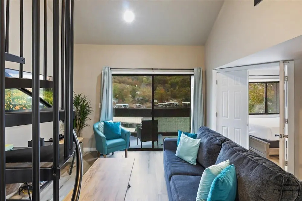 Lakefront Condo Indoor Pool, Sauna, & Pickle Ball