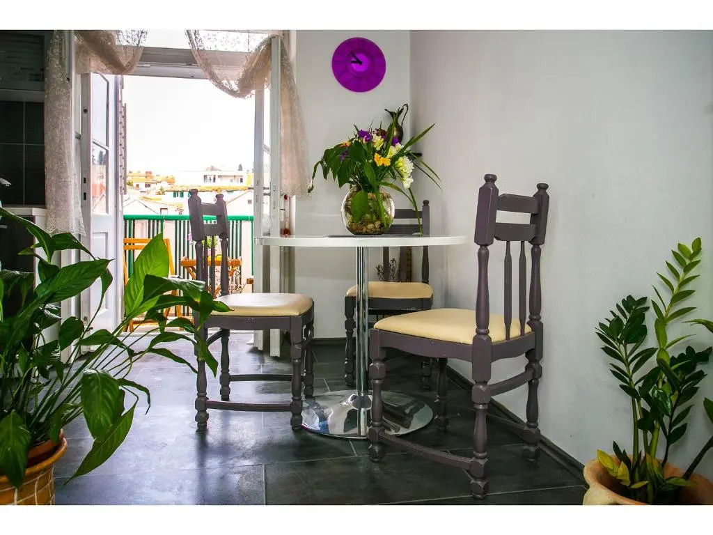 Apartment Liatris