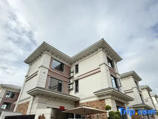 Yunguiqipan · Cloudfall Hot Springs Designer Boutique Stay (Tengyue Ancient Town Yanhu Park)