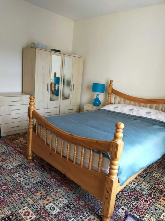 Paradise Apartment- Female Only