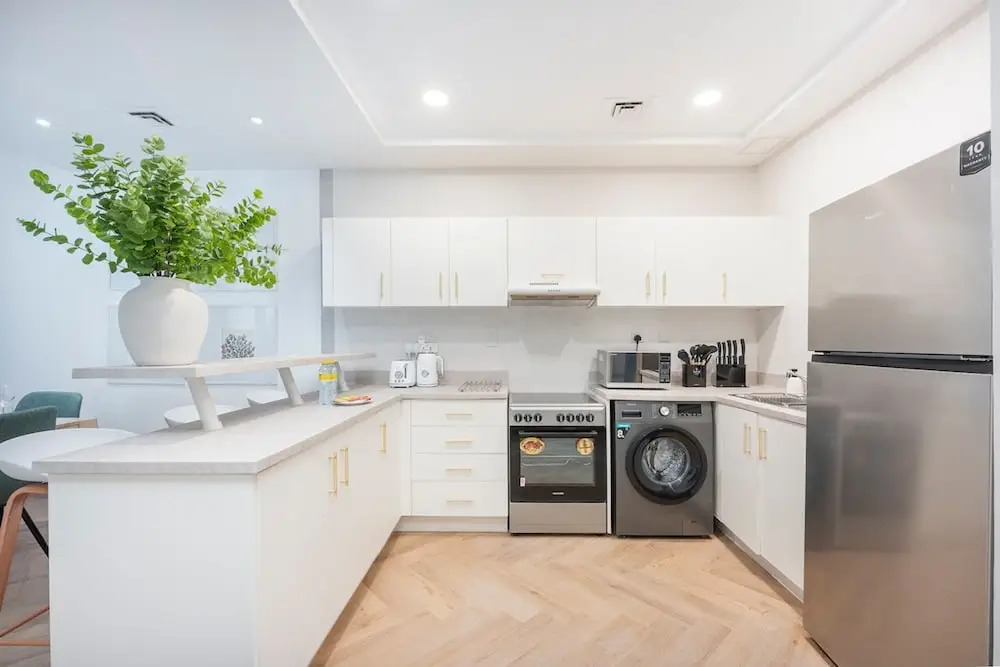 Cozy 1-bedroom Apartment for 4 in Dubai Marina