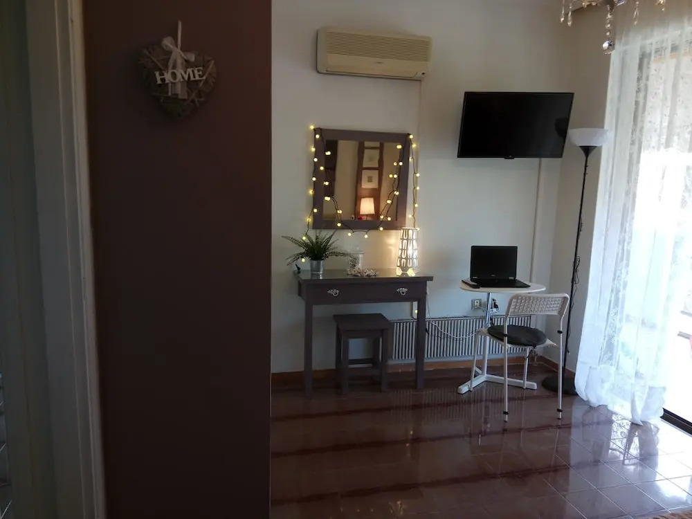 Top Floor Cozy Apartment near Beach