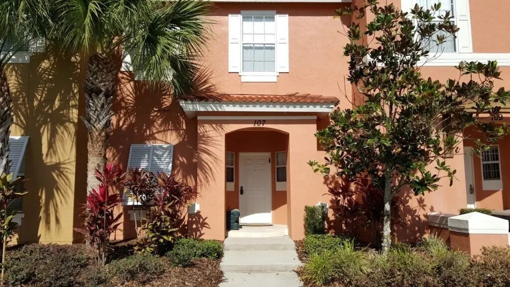3br, 2.5ba Townhome W/ Sunny Rear Yard 3 Bedroom Townhouse by Redawning