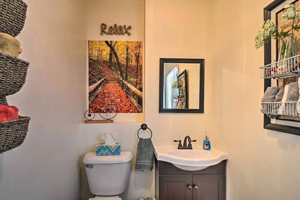 Hip Downtown Cottage - Walk to Beach, Pier, Dining
