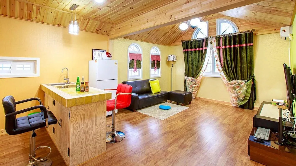 Lake and Pine Spa Pension