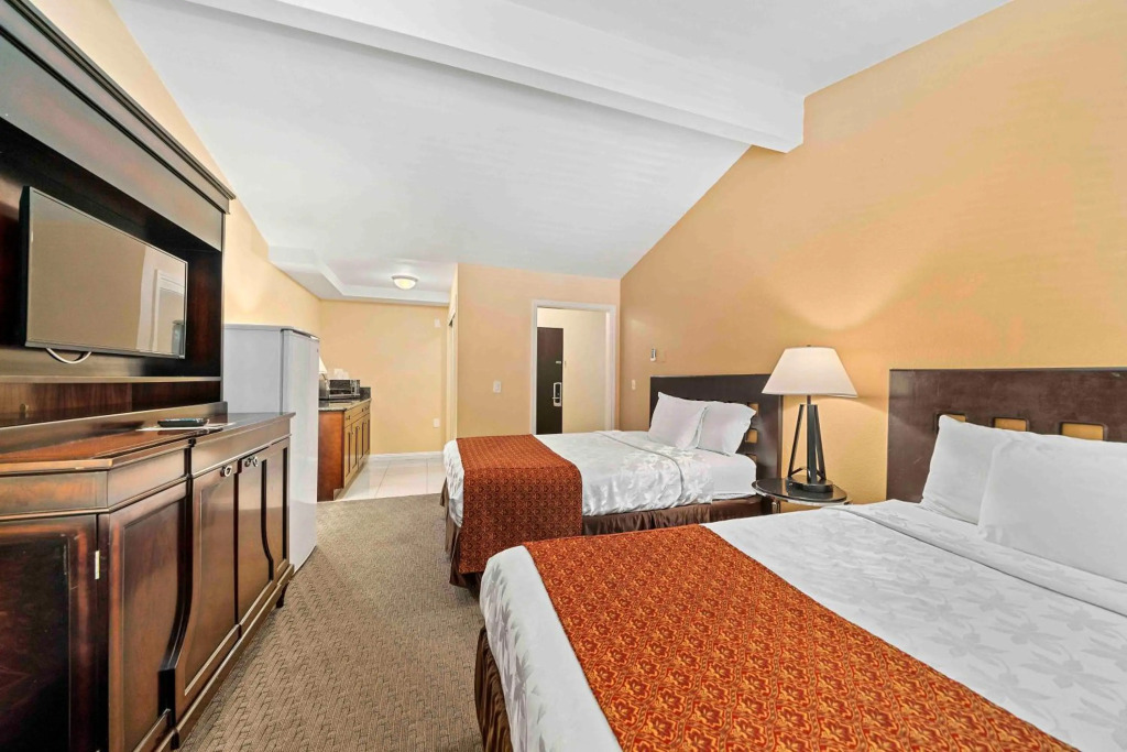 Lemon Tree Hotel and Suites