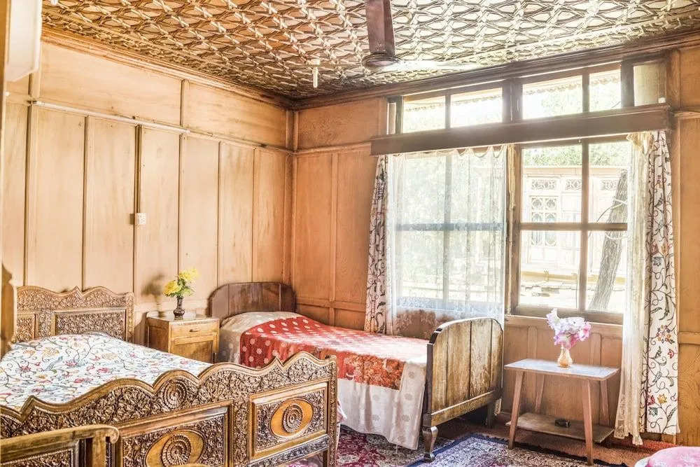 GuestHouser 1 BR Houseboat 1fda