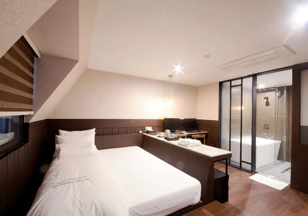 Queens Hotel