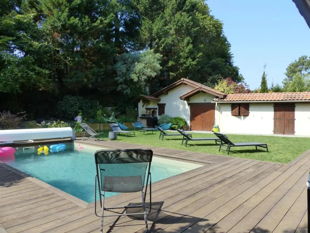 CAPBRETON Villa MALBEC Villa rénovée sur jardin pour 10 personnes Wifi gratuit