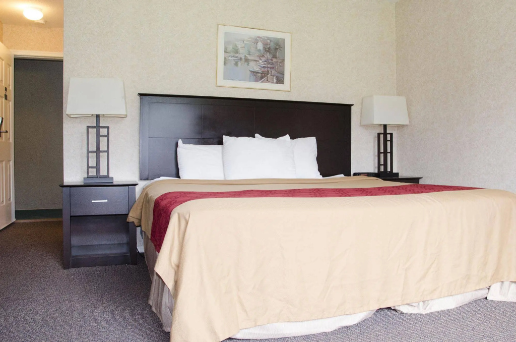 Econo Lodge Inn & Suites Kamloops