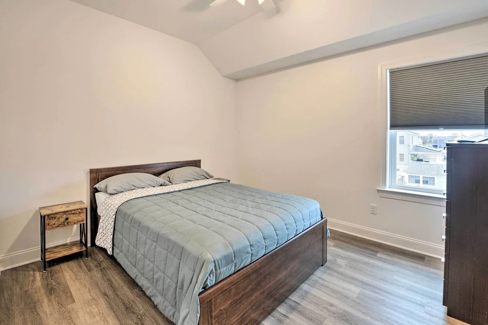 New Townhome u003c Half Mi to Beach