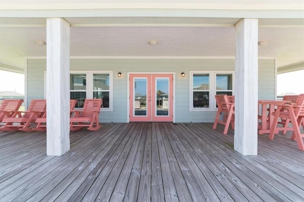 Bienvenu To The Beach 3 Bedroom Home by RedAwning