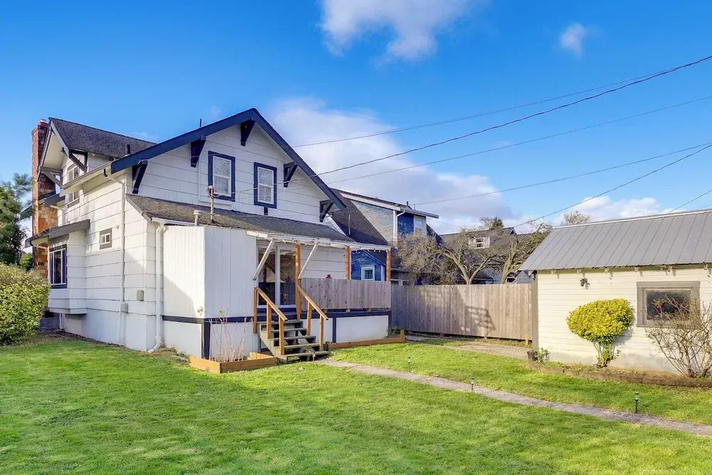 1 Mi to Historic Dtwn: Dog-friendly Everett Home!