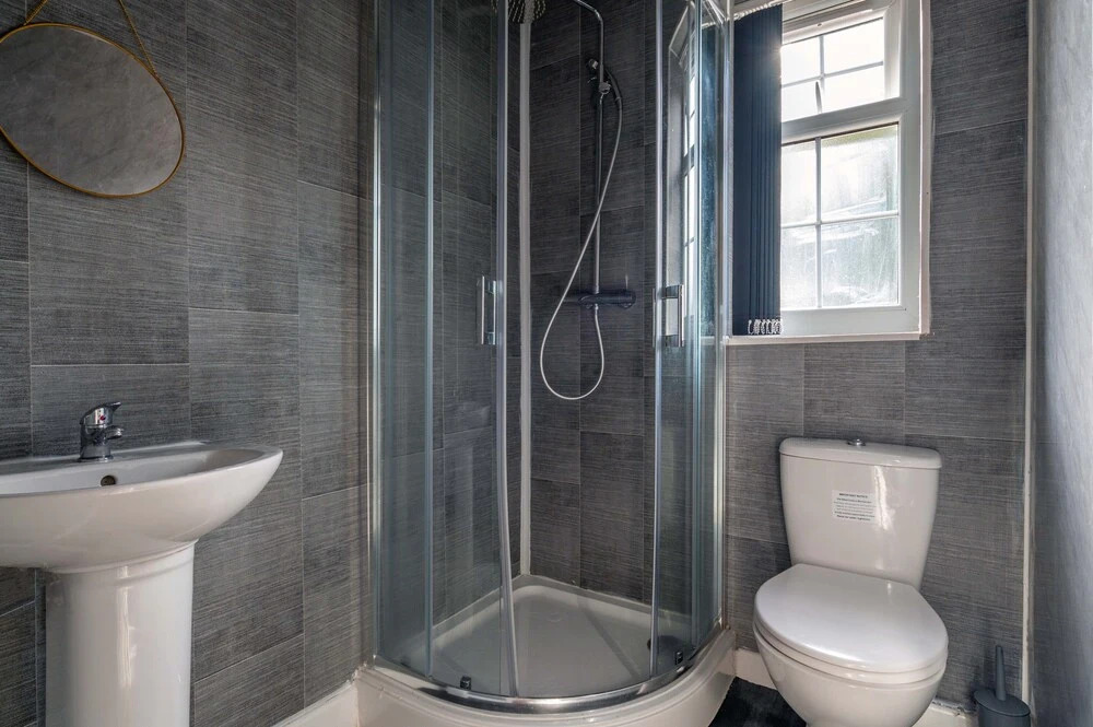 Lovely 13-bed House in Coventry