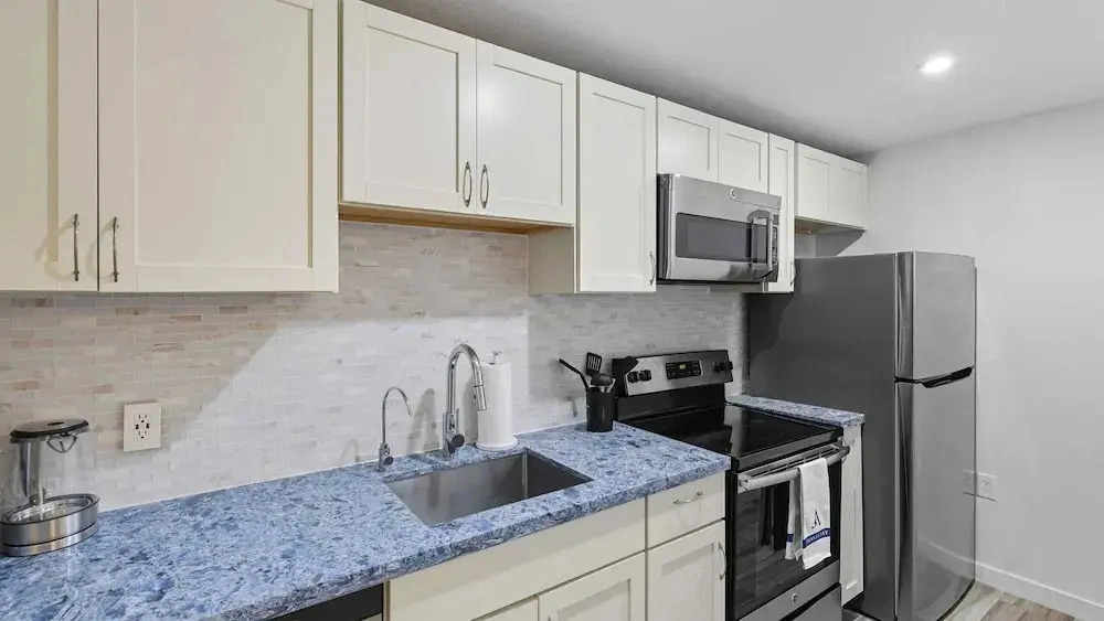 Fort Lauderdale Escape With Pool, Hot Tub & Dual Kitchens Paradise Stay by Avantstay