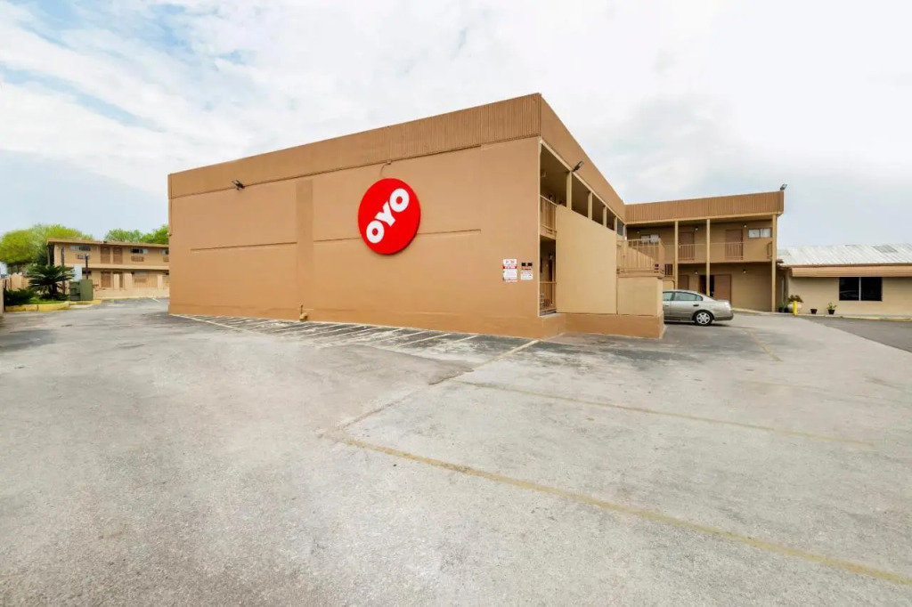 Oyo Hotel San Antonio Lackland AFB Seaworld Hwy 90 W