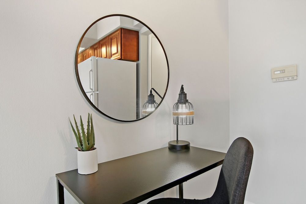 Posh 1BR Apartment in Arlington Heights