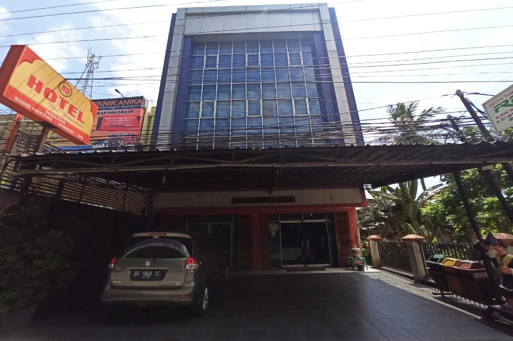 OYO 90390 Hotel Rd Premium