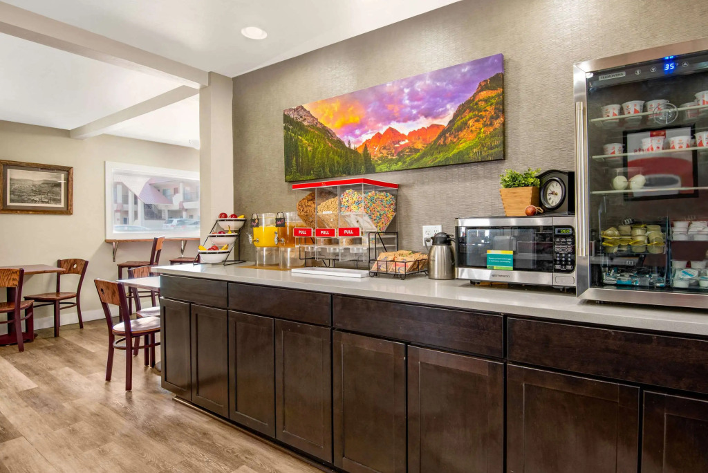 Econo Lodge  Inn & Suites Durango