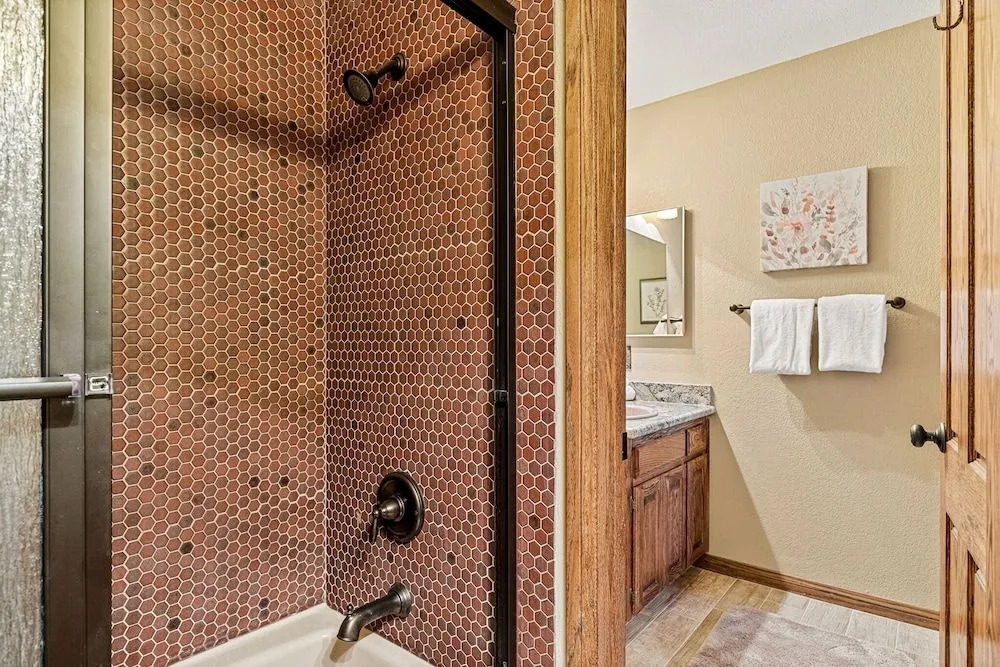 The Adler's Nest Pool and Spa