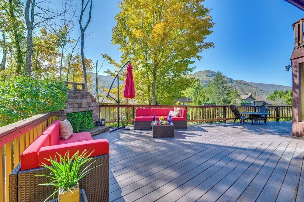 New York Retreat - Furnished Deck & Mountain Views