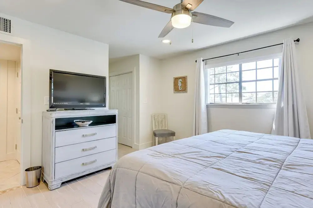 Miramar Beach Condo w/ Pool Access: Walk to Beach!
