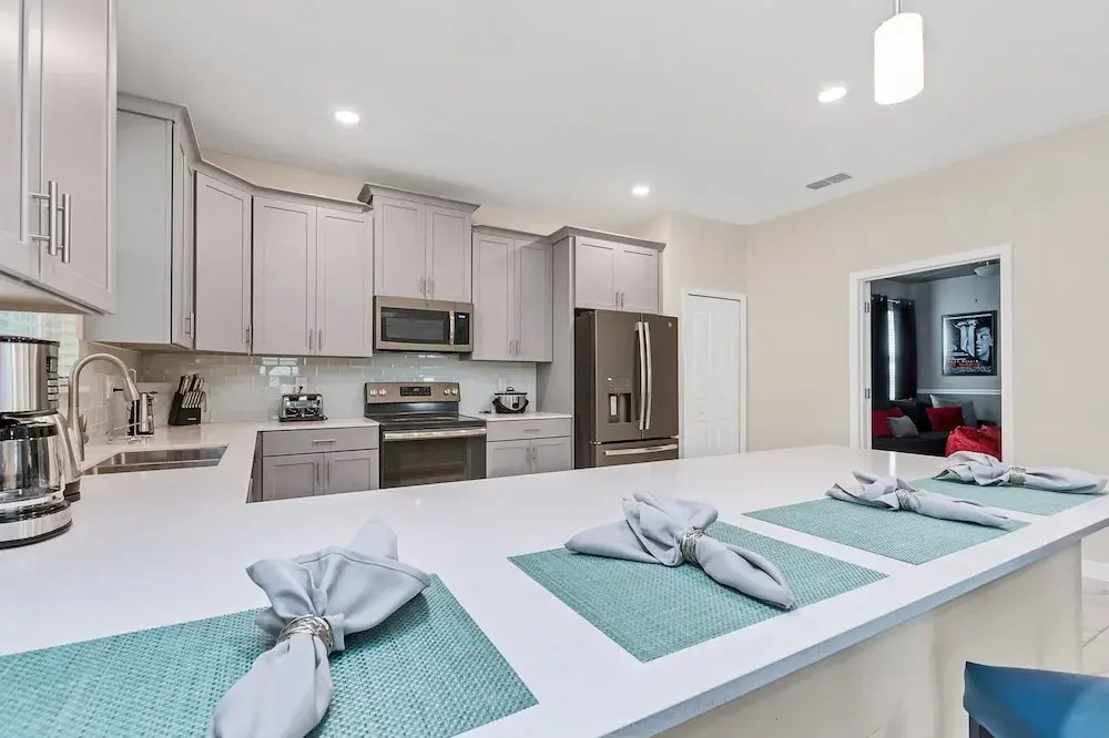 Family Friendly! 6bed 5Ba Villa with Pool