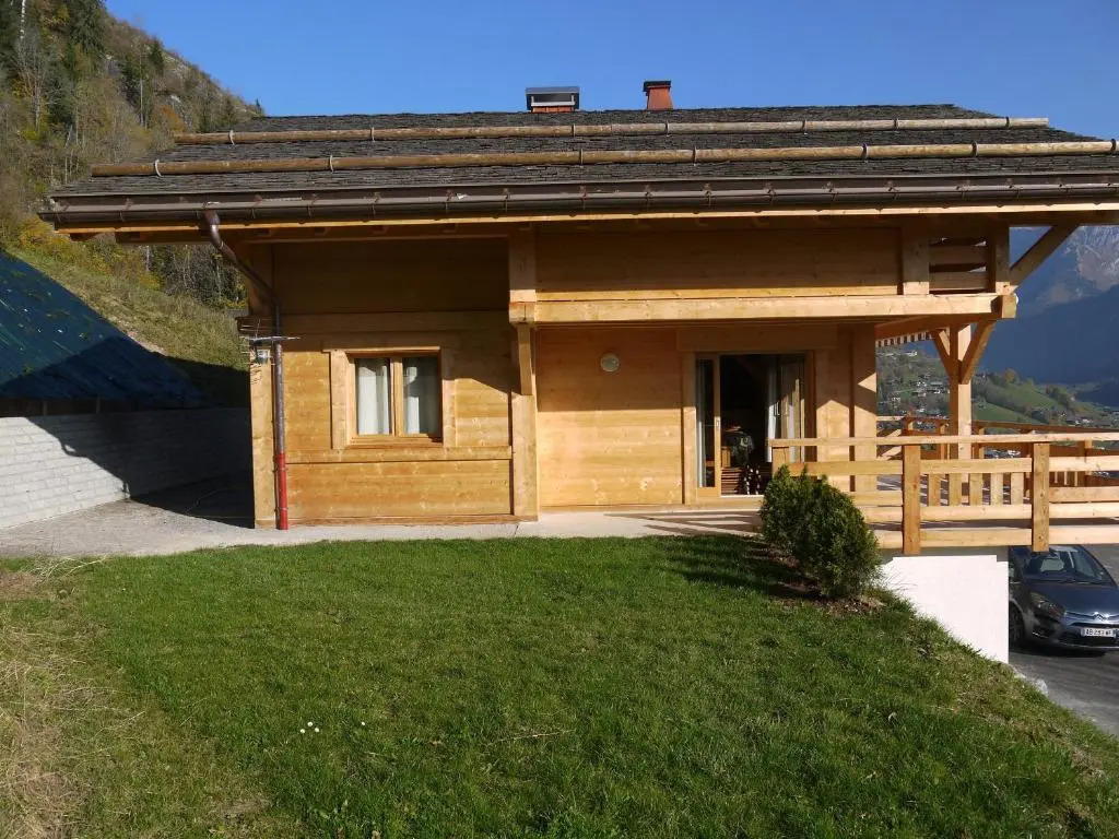 Chalet pour 10 pers. avec vue sur Aravis, animaux admis, parking - FR-1-467-71