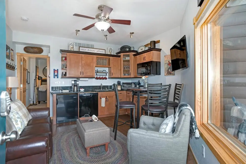 Emerald Mountain 28C 1 Bedroom 1 Bathroom Condo