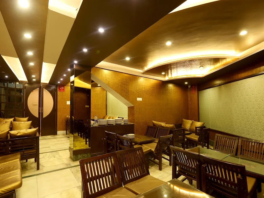 OYO Rooms 055 Mall Rd Tourism Lift