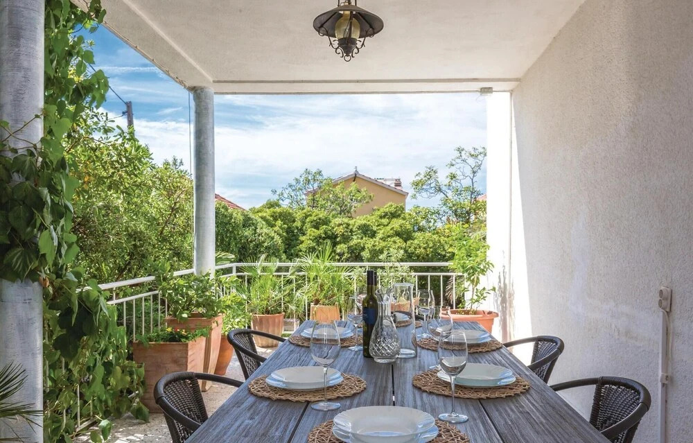 Amazing Home in Makarska With Wifi and 3 Bedrooms