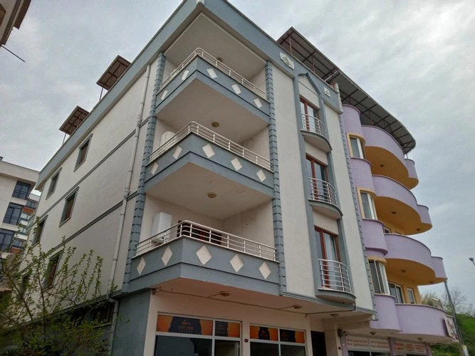 A Li̇fe Apart