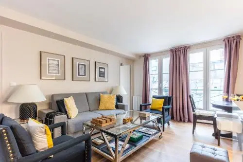 Families And Friends - Center - 110 Sqm