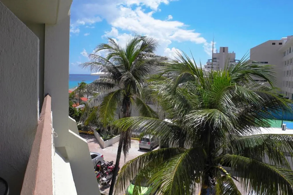 Luxury beachfront villa at Nizuc