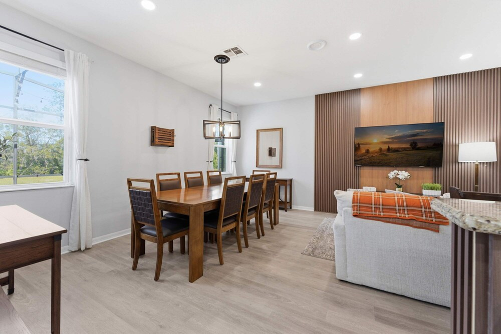 Luxurious 5-bedroom House With Pool Near Disney World - Perfect for Your Family 2613