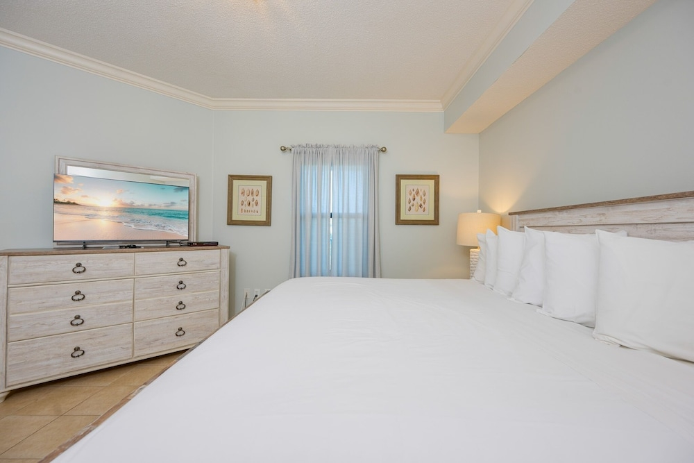 Phoenix On The Bay 1405 3 Bedroom Condo