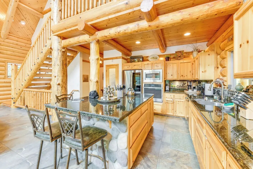 Mountain Cabin w/ Hot Tub: 4 Mi to Shaver Lake!
