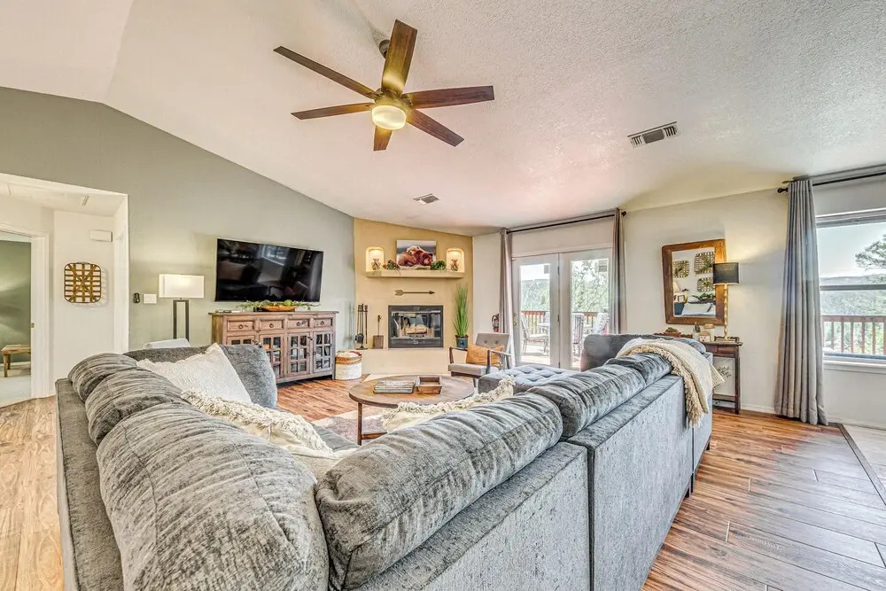 Charming Ruidoso House w/ Deck & Mountain Views!
