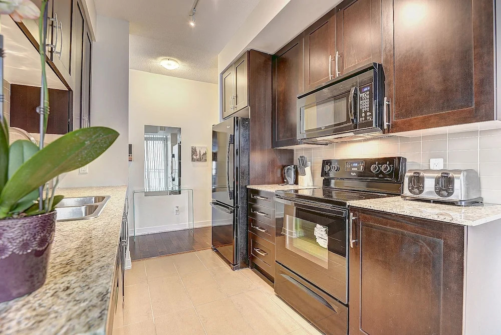 Pathway Luxury Suites - 4099 Brickstone